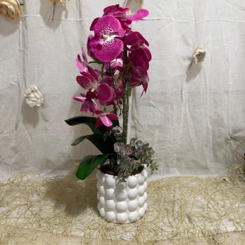 <b>JN DECORACIONES-COLECCIÓN ARREGLOS 2023</b><br/>ARREGLO BASE BURBUJAS BLANCO CON ORQUIDEA LILAS MANCHADASGEOMETRICA PLATEADA GRANDE CON DOS ORQUIDEAS BLANCAS